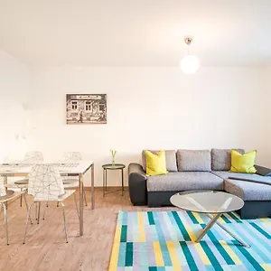 Apartment Helle Ferienwohnung Im Hinterhof, Dresden